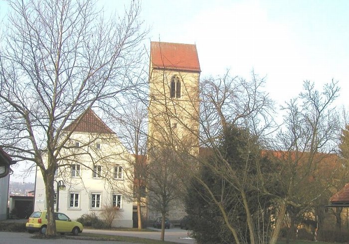 Kirche und Pfarrhaus - Bild: Pfarrer Stehle