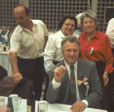 Pfarrer Stehle mit Mutter und Schwager