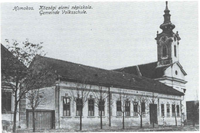 Alte Mramoraker Schule mit Kirche