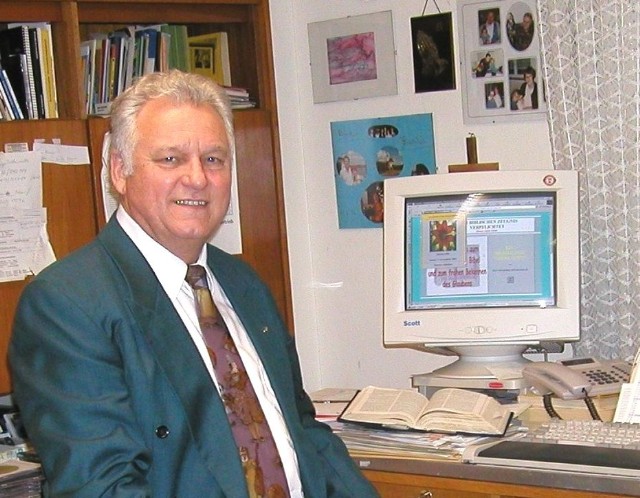 Jakob Stehle, Pfarrer i.R. in seinem B�ro