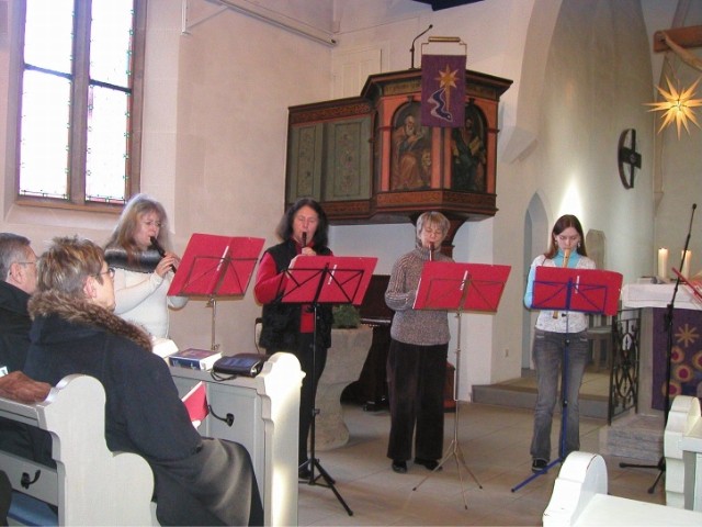 Eine Fl�tengruppe umrahmt den Gottesdienst musikalisch